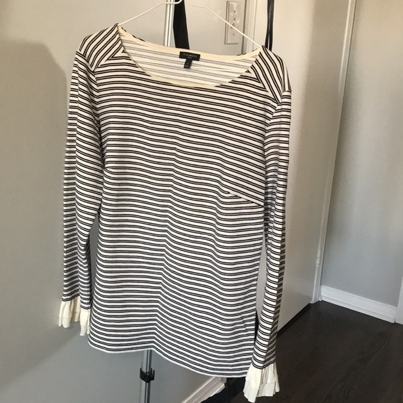 3/$30 Stripe sweater - Picture 4 of 6